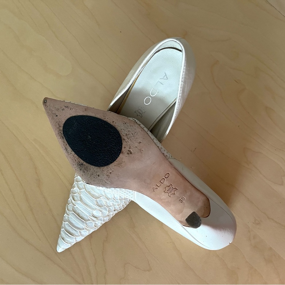 Elegant Cream High Heels - Picture 4 of 4